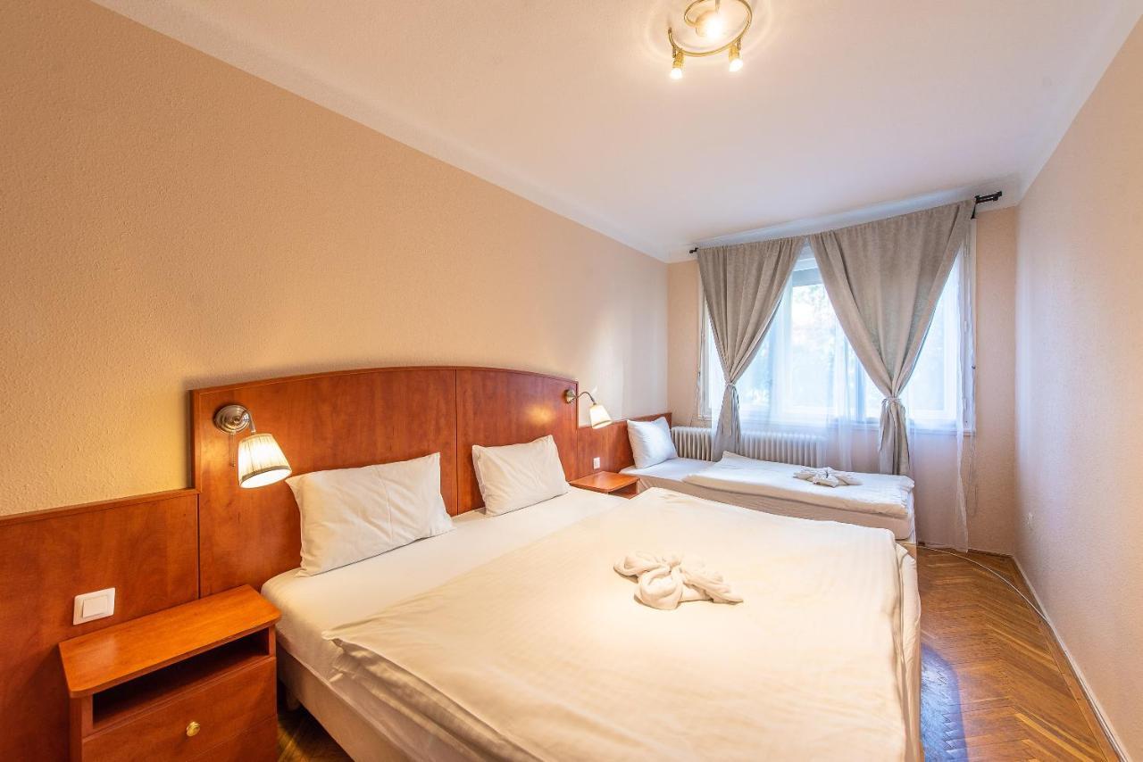 Korona Panzió Budapest Bed & Breakfast Bagian luar foto