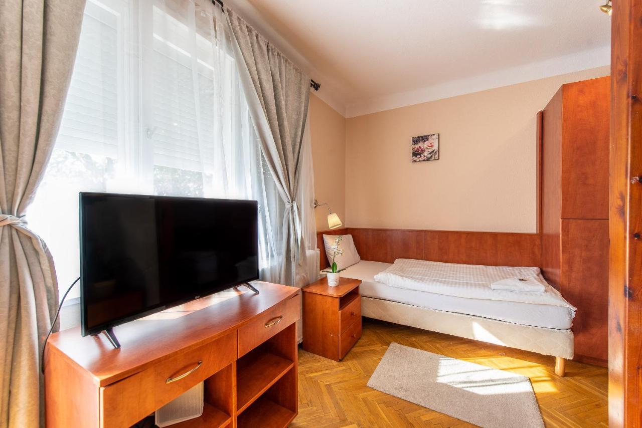 Korona Panzió Budapest Bed & Breakfast Bagian luar foto