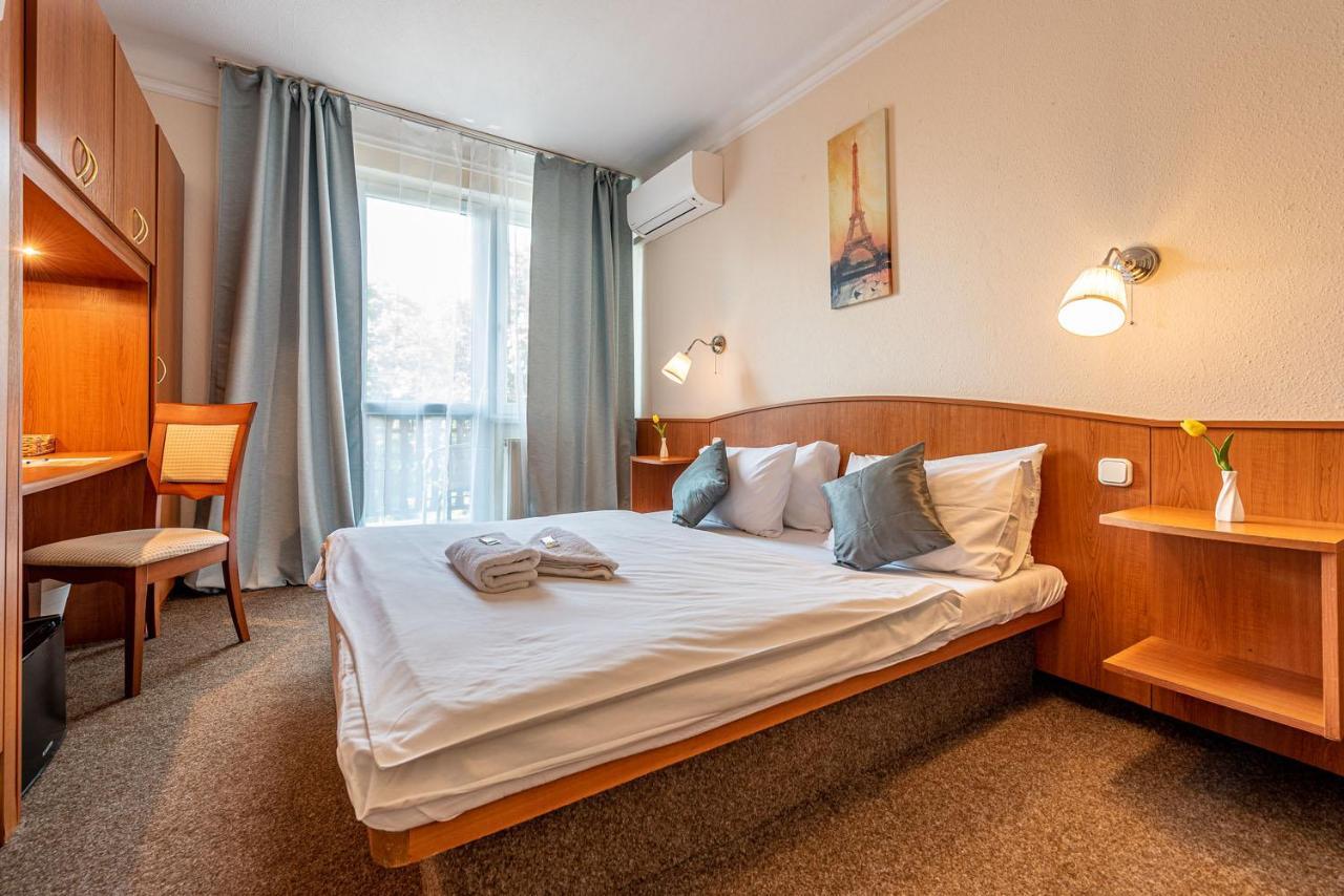 Korona Panzió Budapest Bed & Breakfast Bagian luar foto